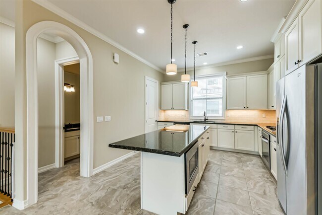 Building Photo - 11115 Olympia Dr
