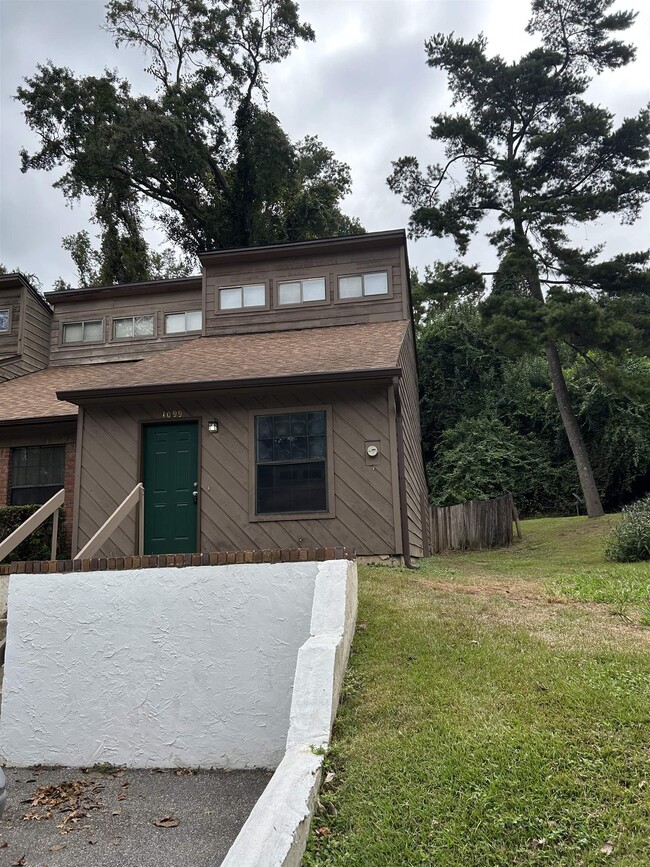 Building Photo - 1099 Ocala Rd