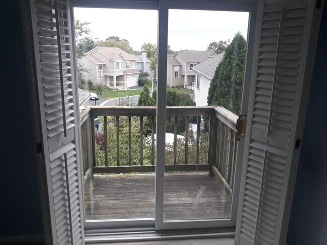 Building Photo - 870 Waterview Dr