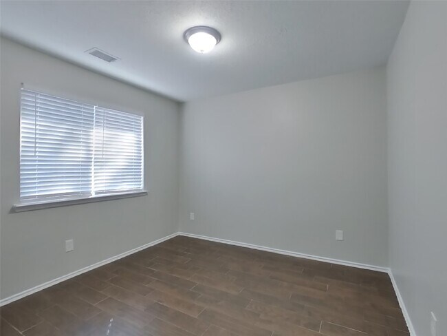 Building Photo - 7214 Winter Song Dr