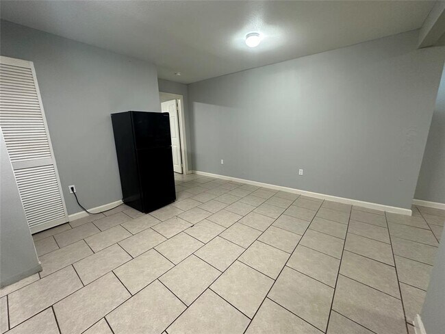 Building Photo - 107 Altic St