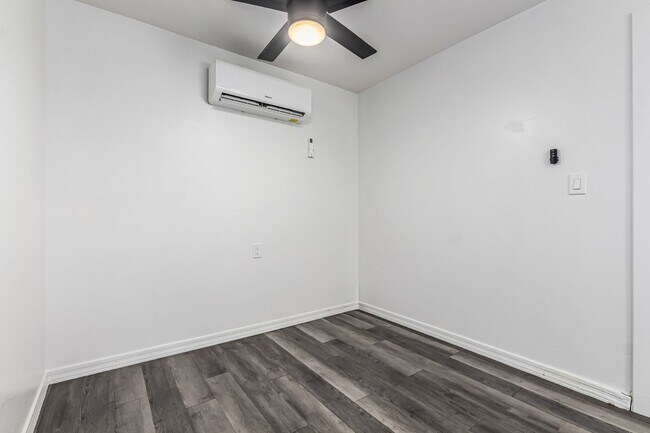 Building Photo - $0 First month rent - Near Grand Canyon University!