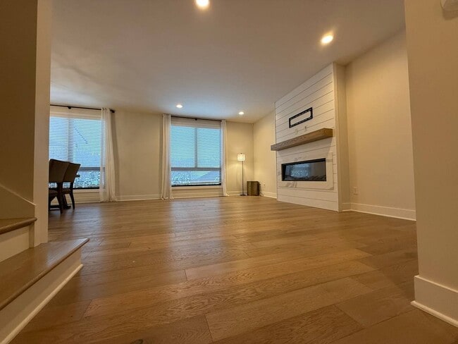 Building Photo - Beautiful 4BR/3.5BA Home in Granger – Spacious & Updated!