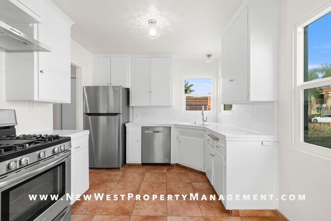 Building Photo - Recently Renovated University Heights 2 Bed 1 Bath with 2 off-street parking spaces! Pet OK!