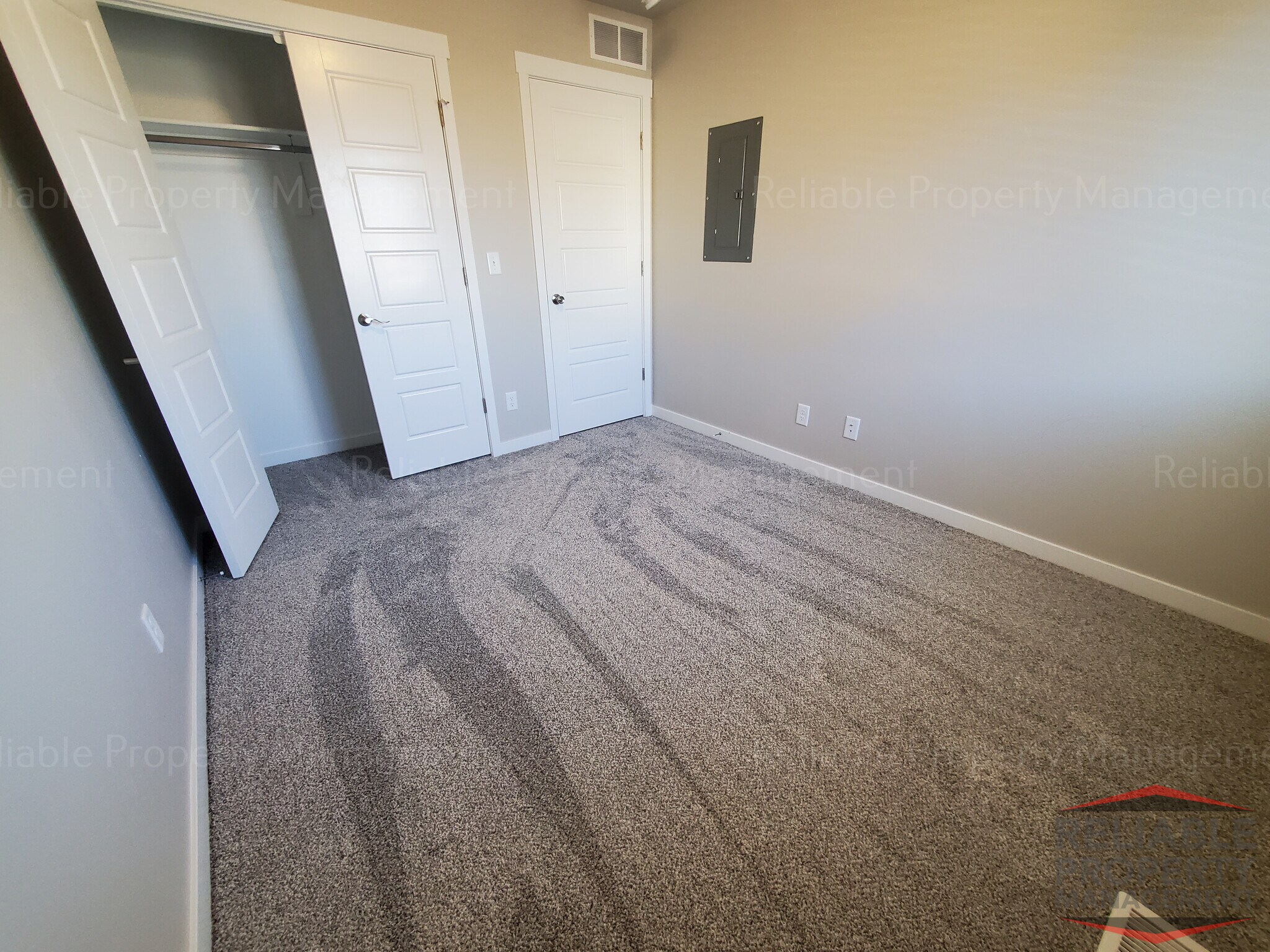 Building Photo - 2015 Lawrence Ln