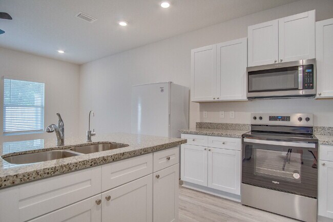 Building Photo - Pet-Friendly 3BR Townhome in Meadow Brook ...