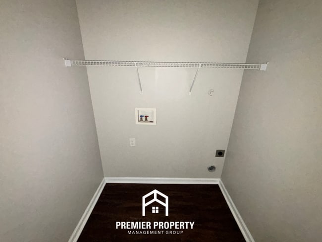 Building Photo - Charming 3BR Tuscaloosa Home | Hardwood Floors, Brick Fireplace, 2-Car Garage & Fenced Yard