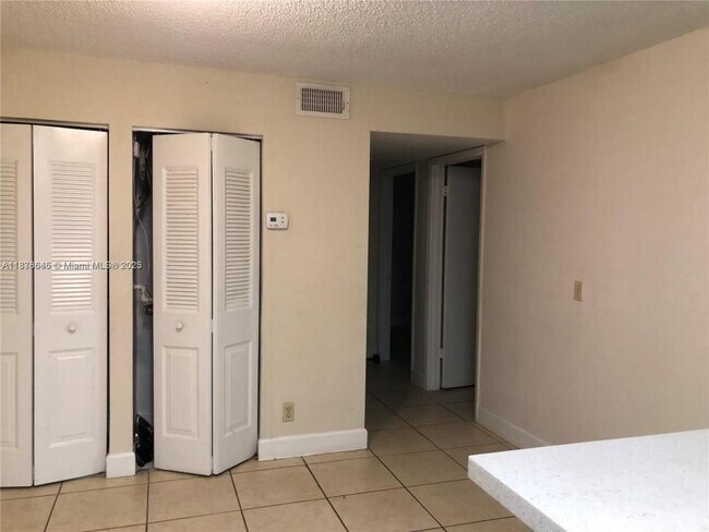 Building Photo - 2 bedroom in Plantation FL 33324