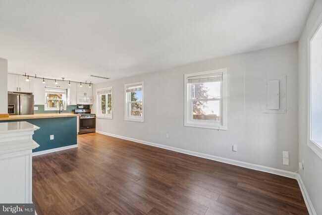 Building Photo - 5822 Fifer Dr