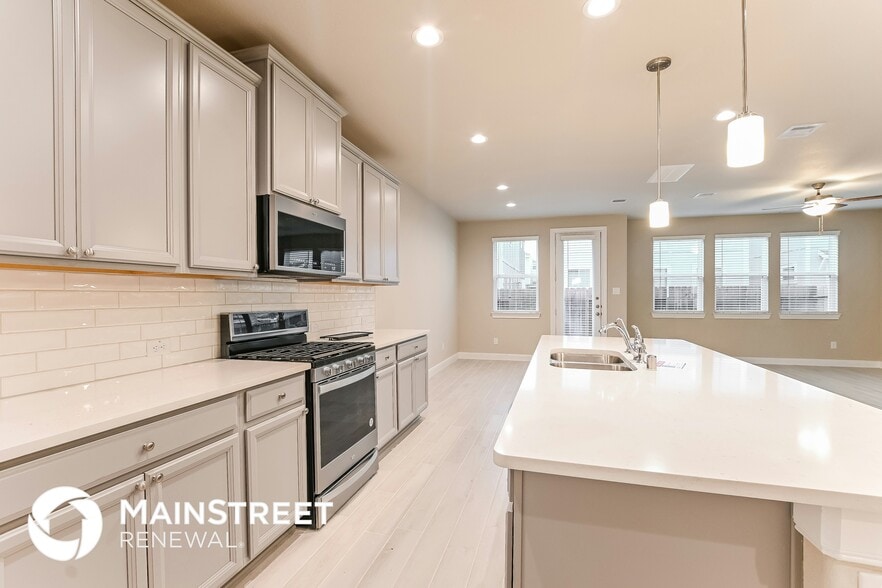 Building Photo - 9811 Falling Fern Ln