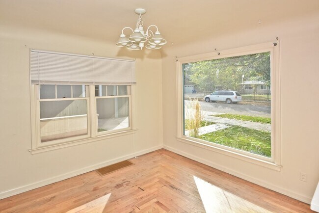 Building Photo - 1714 Heron St