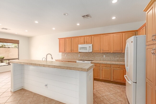 Building Photo - "Charming 2-Bedroom + Den Oasis with Spaci...