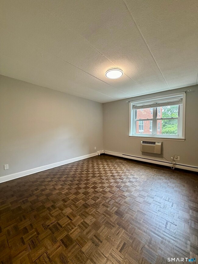 Building Photo - 27 Northill St