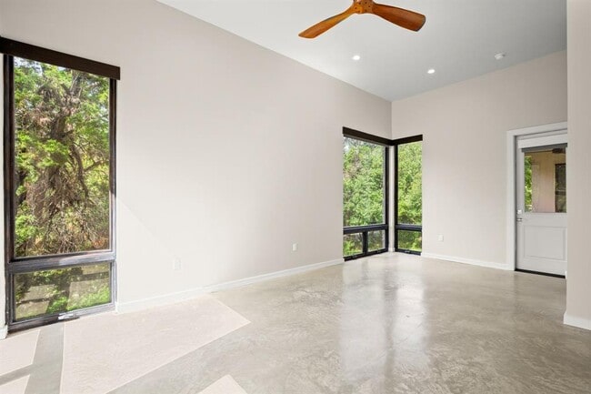 Building Photo - 500 Laurel Valley Rd