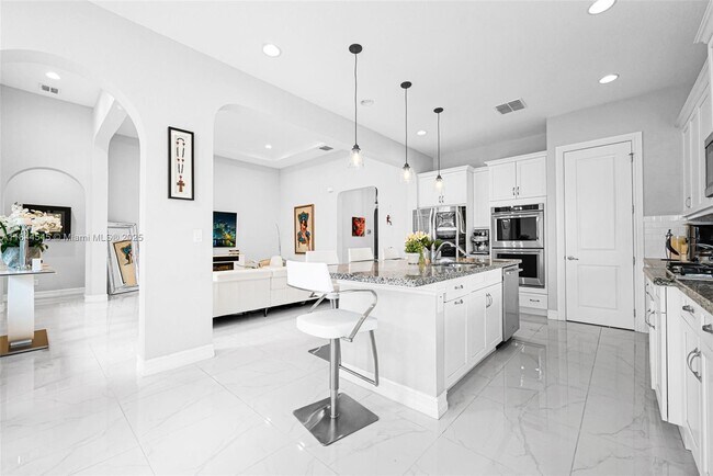 Building Photo - 8855 Watercrest Cir W