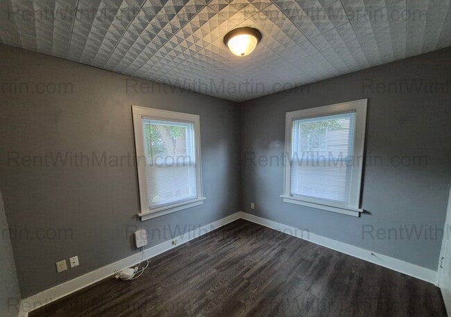 Building Photo - 1212 Forest Ave