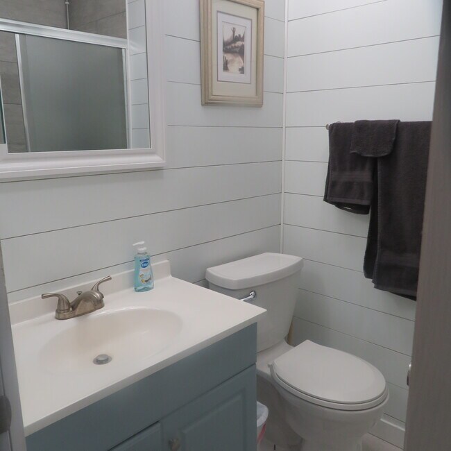 Building Photo - 7270 Huntsmen Cir