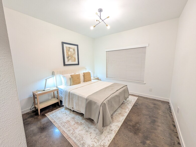 Building Photo - 6000 Shepherd Mountain Cv