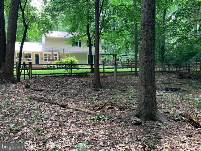 Building Photo - 413 Fruit Farm Rd