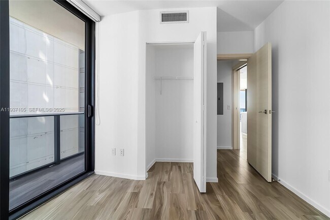 Building Photo - 801 S Miami Ave