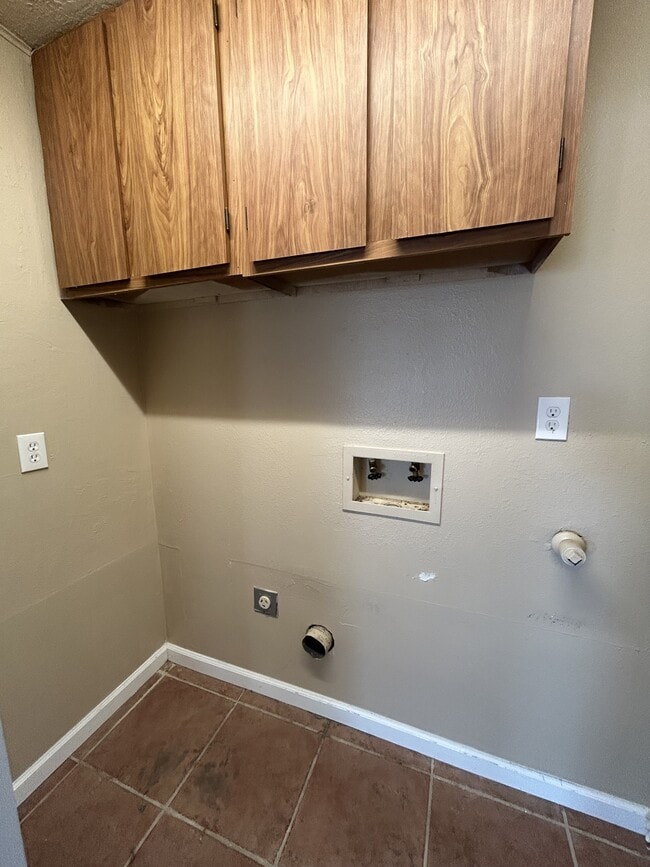 Building Photo - 7061 Luella Anne Dr NE