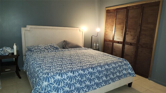 Building Photo - 2249 SE Melaleuca Blvd