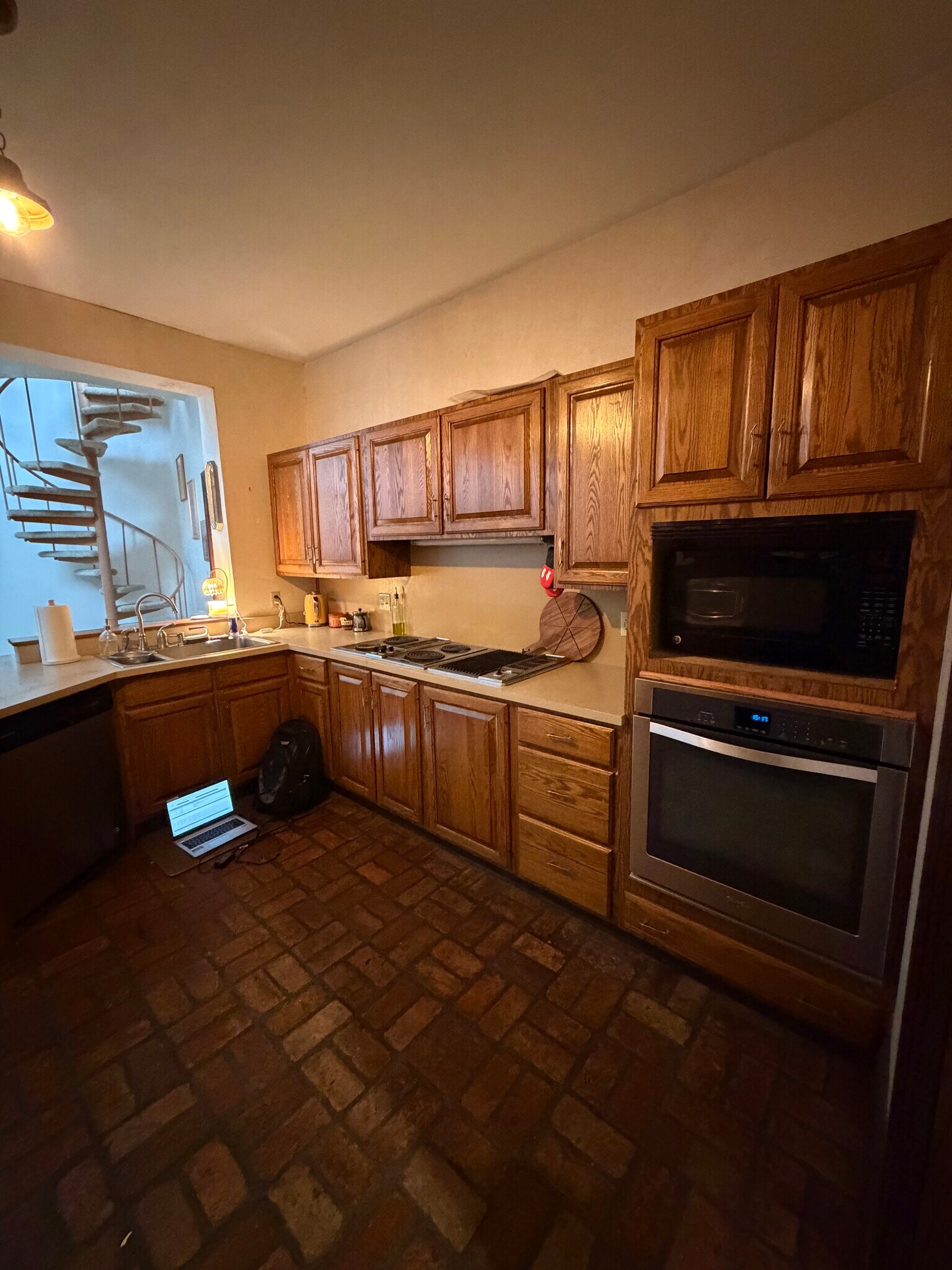 Building Photo - 261 Averill Ave