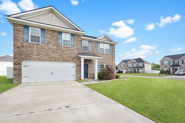 Building Photo - 659 Red Oak Ln