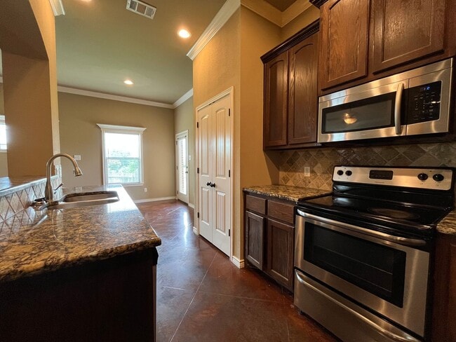 Building Photo - Single Family Homes for Lease in Surrey Vi...