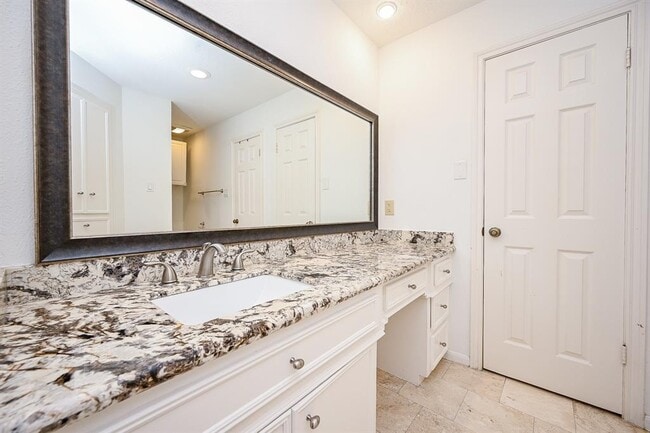 Building Photo - 12219 Gladewick Dr