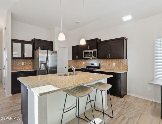 Building Photo - 13740 Villa Vista Ave