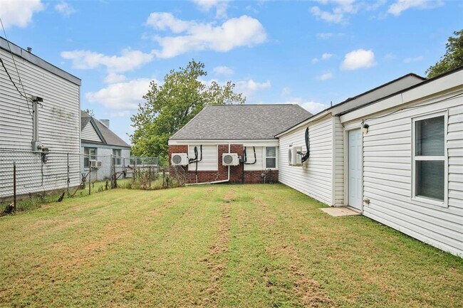 Building Photo - 1704 Cairo Ave