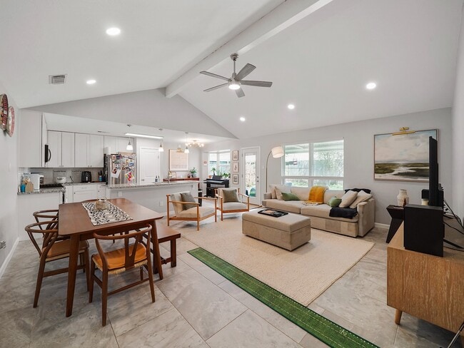 Building Photo - 5014 Mary Lou Dr