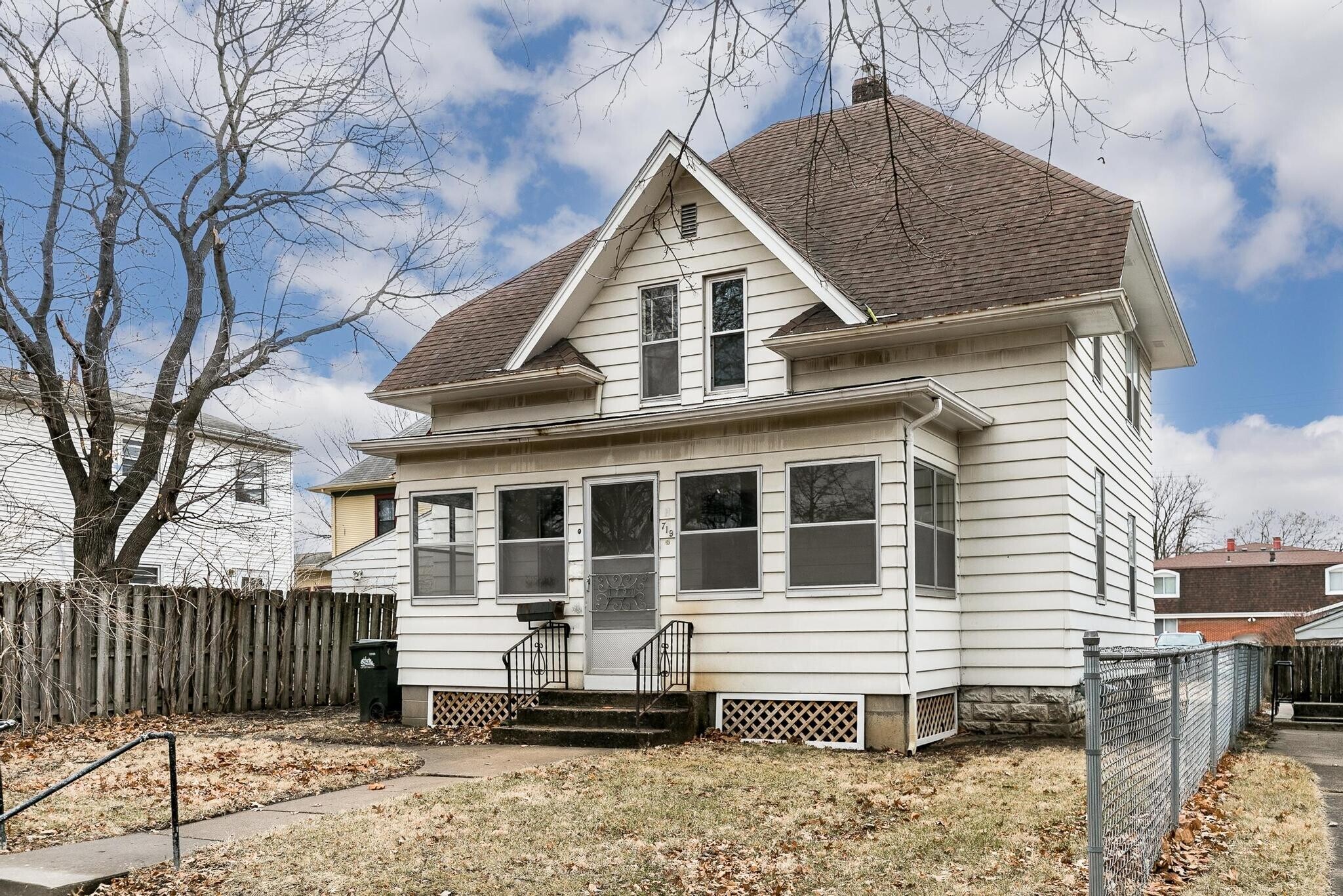 Building Photo - 719 E Bloomington St