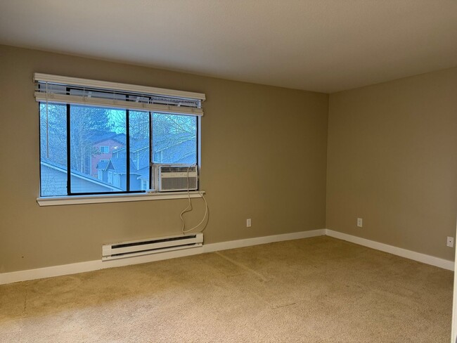 Building Photo - CLICK "REQUEST A TOUR" NOW!