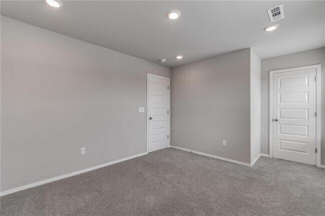 Building Photo - 923 S Nighthawk Ln