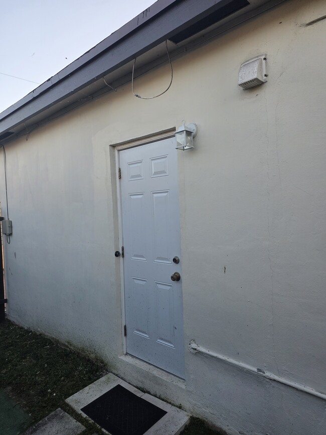 Building Photo - 12512 SW 26th St