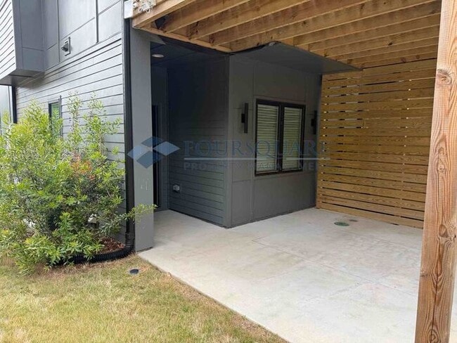 Building Photo - Modern 4-Bed / 4-Bath Townhome with Covered Patio, Deck & Garage – Inside the Beltline Near Downt...