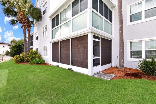 Building Photo - 324 Village Dr