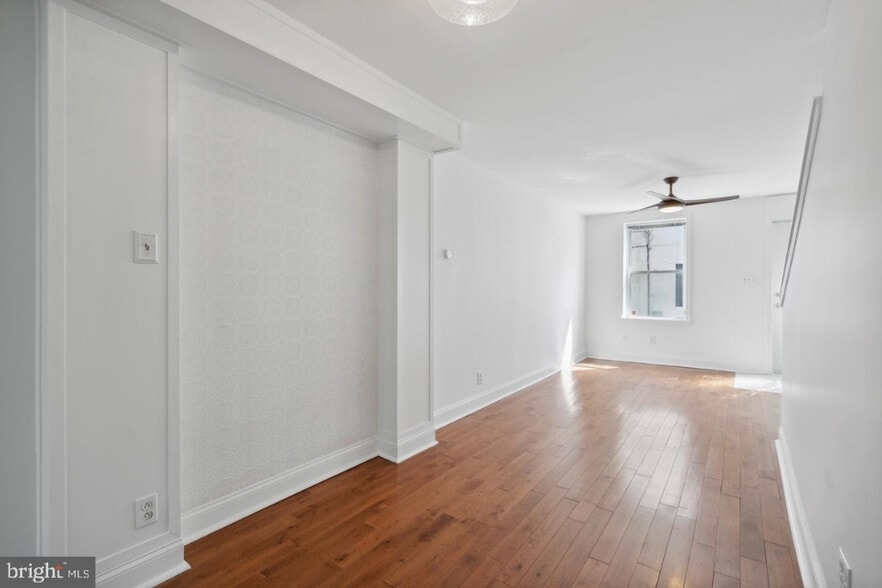 Building Photo - 1563 E Hewson St