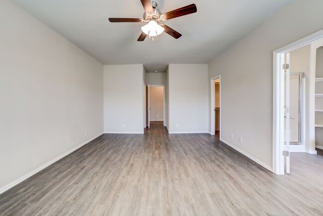 Building Photo - 3/2/2 Patio Home! Lawncare included