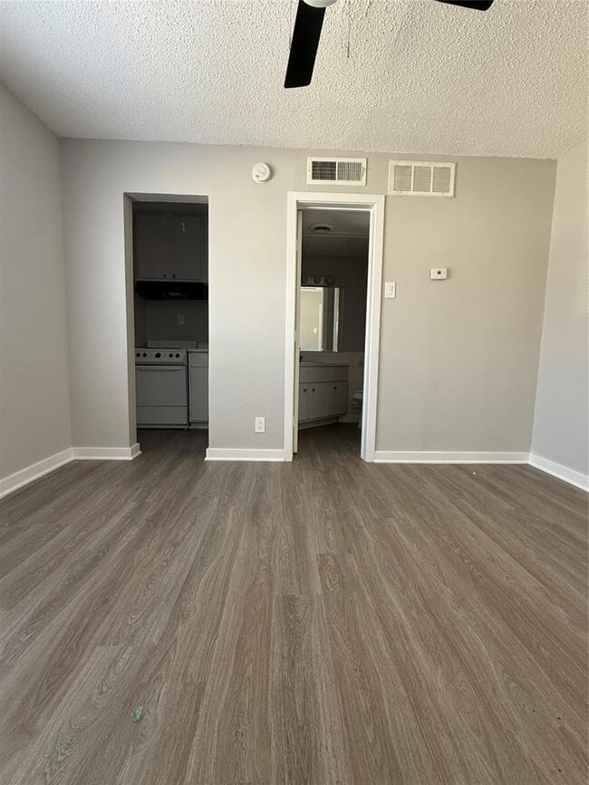 Building Photo - 311 E 31st St