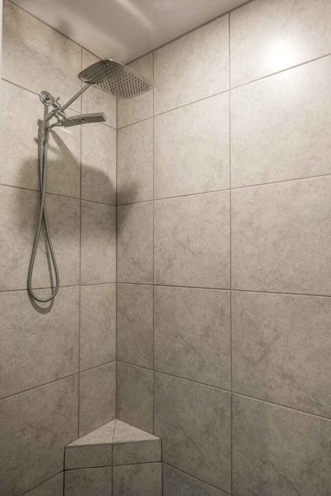 Building Photo - 3865 Jericho St