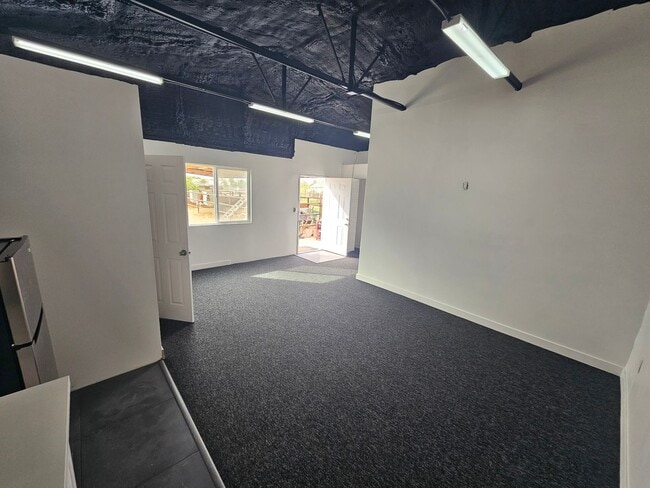 Building Photo - DETACHED ONE BEDROOM CASITA ON HORSE PROPERTY