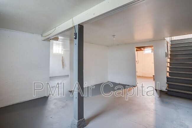 Building Photo - 6125 E Boston St