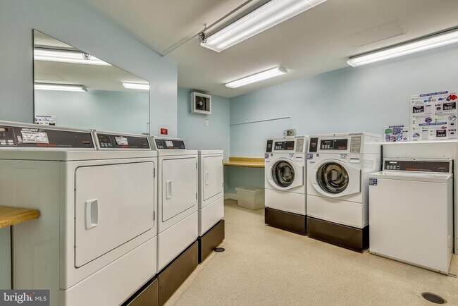 Building Photo - 501 Slaters Ln