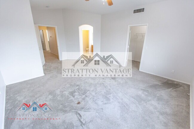 Building Photo - 2805 S Abbey Cir