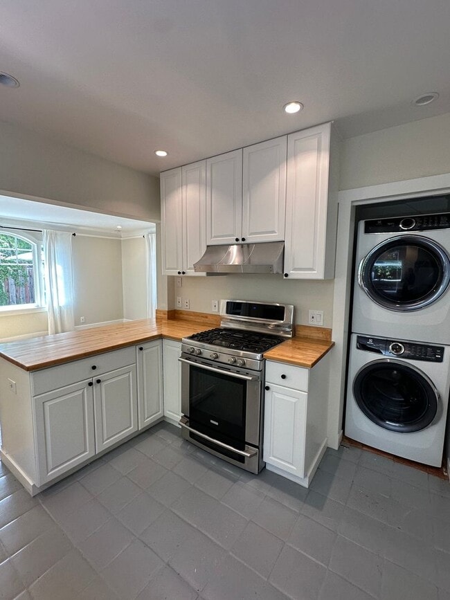 Building Photo - Comfy and charming 2 bedroom, best Palo Al...