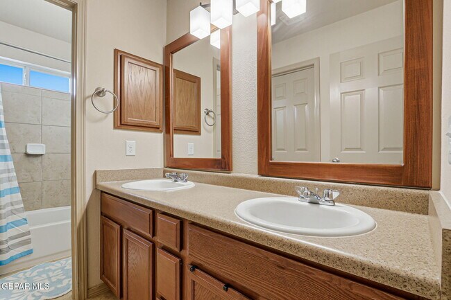 Building Photo - 2329 Honey Dew St