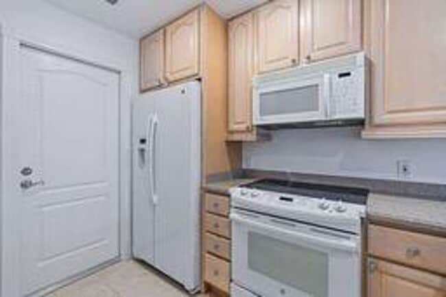 Building Photo - 3 Oakland Ct